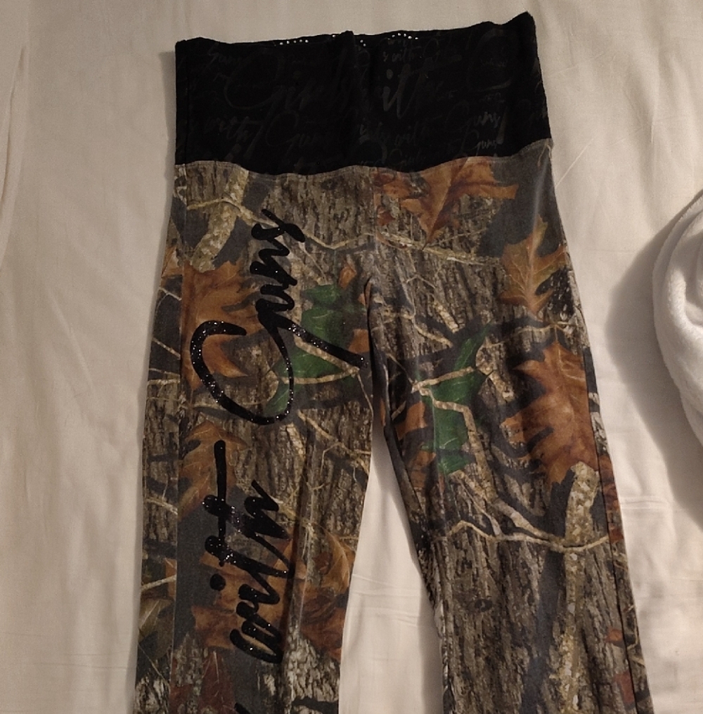 Camo RealTree Womens Bottoms with Black Waistband Size S